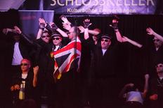 We will rock you; Michael Weh mit Fahne